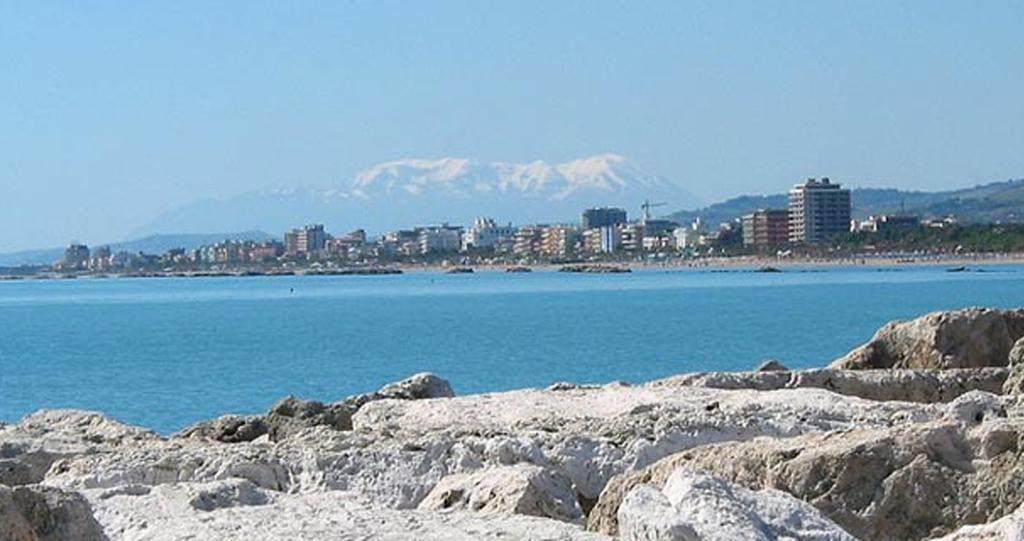 Acquapazza Restaurant & Room San Benedetto del Tronto Exterior foto